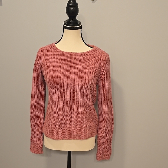Pres Wick & Moore Sweaters - Preswick & Moore Pink Crewneck Sweater with Ribbed Texture and Relaxed Fit